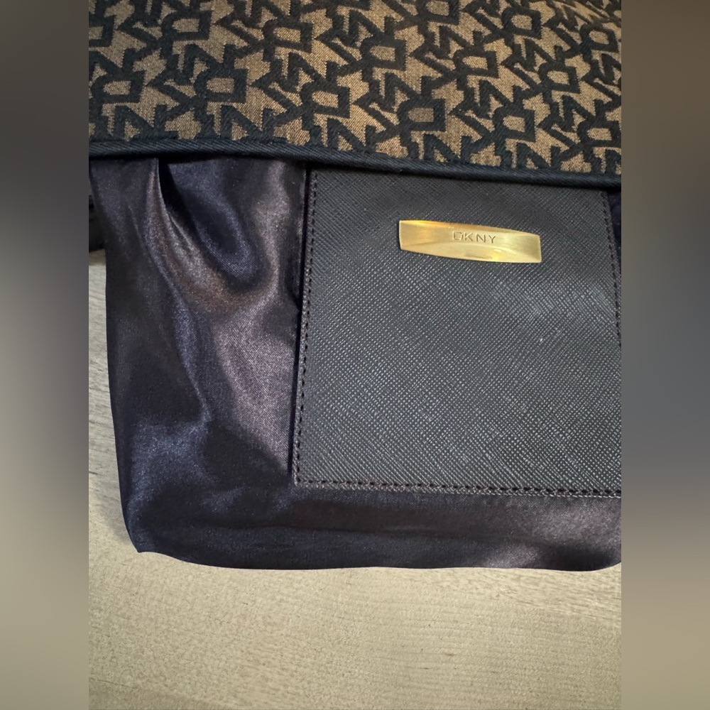 NWT DKNY monogram, convertible Crossbody or clutch with brass details - Picture 11 of 14